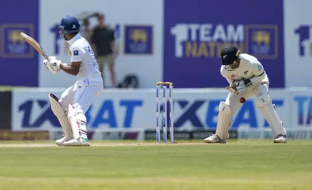 New Zealand's wicketkeeper Tom Blundell misses a possible stumping chance to dismiss Sri Lanka's Dimuth Karunaratne during the day one of the first test cricket match between Sri Lanka and New Zealand in Galle, Sri Lanka, Thursday, Sept. 26, 2024. (AP Photo/Eranga Jayawardena)