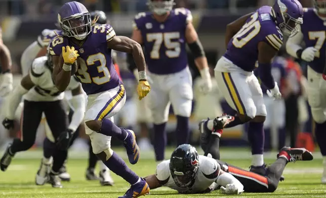 Minnesota Vikings running back Aaron Jones (33) runs up field during the second half of an NFL football game against the Houston Texans, Sunday, Sept. 22, 2024, in Minneapolis. (AP Photo/Abbie Parr)