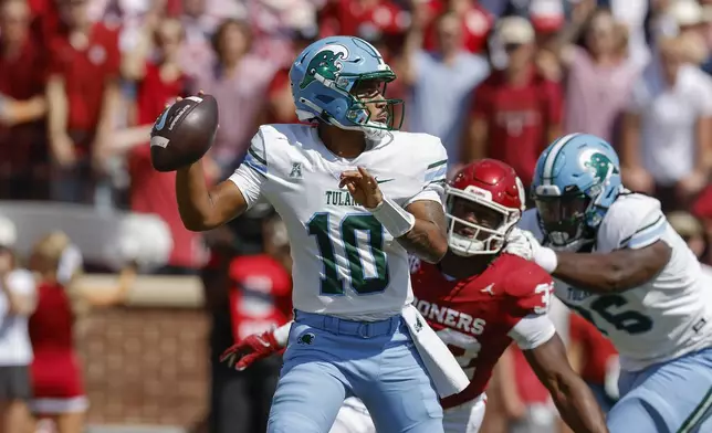 Tulane quarterback Darian Mensah (10) passes against Oklahoma during the first quarter of an NCAA college football game Saturday, Sept. 14, 2024, in Norman, Okla. (AP Photo/Alonzo Adams)