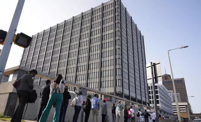 People wait to enter the federal courthouse before the start of jury selection of the trial in the Tyre Nichols case Monday, Sept. 9, 2024, in Memphis. (AP Photo/George Walker IV)