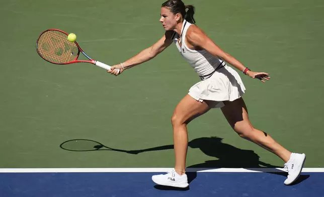 Emma Navarro, of the United States, returns a shot to Paula Badosa, of Spain, during the quarterfinals of the U.S. Open tennis championships, Tuesday, Sept. 3, 2024, in New York. (AP Photo/Kirsty Wigglesworth)