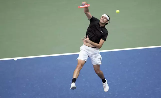 Taylor Fritz, of the United States, returns a shot to Alexander Zverev, of Germany, during the quarterfinals of the U.S. Open tennis championships, Tuesday, Sept. 3, 2024, in New York. (AP Photo/Pamela Smith)