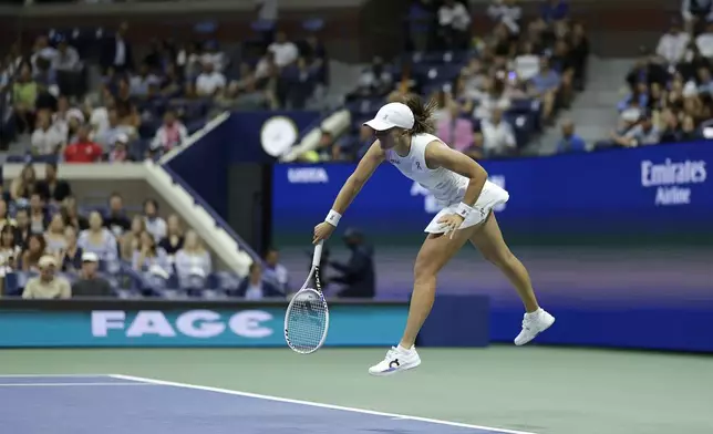 Iga Swiatek, of Poland, serves to Liudmila Samsonova, of Russia, during a fourth round match of the U.S. Open tennis championships, Monday, Sept. 2, 2024, in New York. (AP Photo/Adam Hunger)