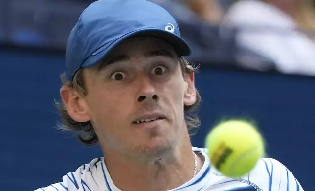 Alex de Minaur, of Australia, returns a shot to Jack Draper, of Great Britain, during the quarterfinals of the U.S. Open tennis championships, Wednesday, Sept. 4, 2024, in New York. (AP Photo/Pamela Smith)