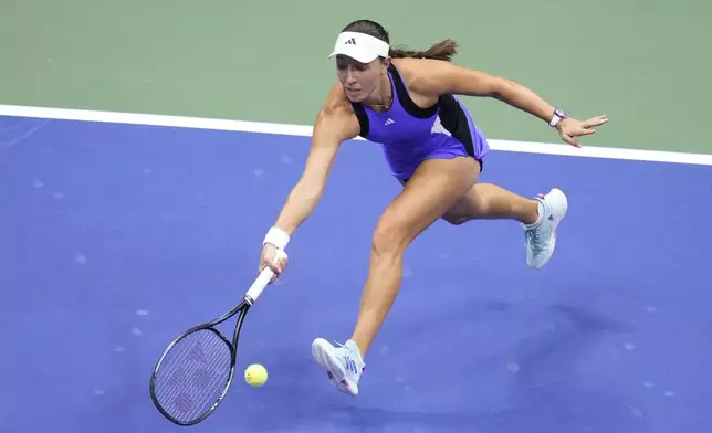 Jessica Pegula, of the United States, reaches for a shot by Aryna Sabalenka, of Belarus, during the women's singles final of the U.S. Open tennis championships, Saturday, Sept. 7, 2024, in New York. (AP Photo/Kirsty Wigglesworth)