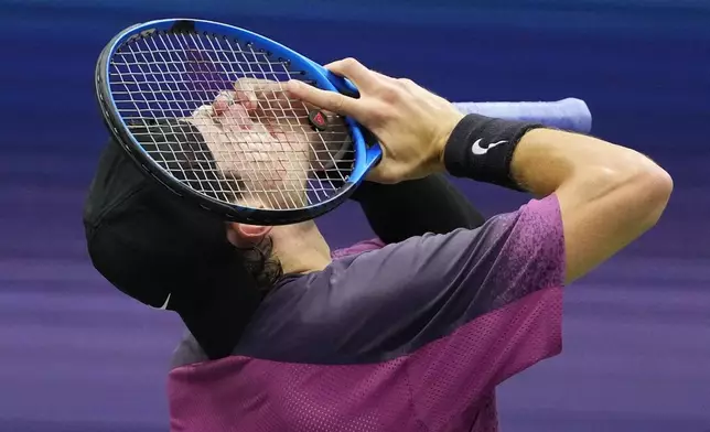 Jack Draper, of Great Britain, reacts against Jannik Sinner, of Italy, during the men's singles semifinals of the U.S. Open tennis championships, Friday, Sept. 6, 2024, in New York. (AP Photo/Kirsty Wigglesworth)