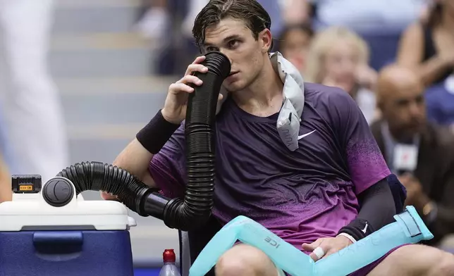 Jack Draper, of Great Britain, cools off during a break between games against Jannik Sinner, of Italy, during the men's singles semifinal of the U.S. Open tennis championships, Friday, Sept. 6, 2024, in New York. (AP Photo/Julia Nikhinson)