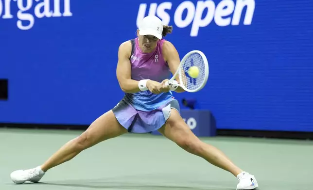 Iga Świątek, of Poland, returns to Jessica Pegula, of the United States, during the quarterfinals of the U.S. Open tennis championships, Wednesday, Sept. 4, 2024, in New York. (AP Photo/Eduardo Munoz Alvarez)