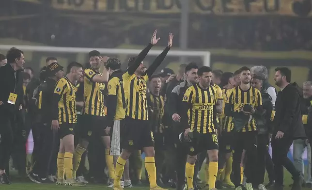 Players of Uruguay's Penarol celebrate at the end of a Copa Libertadores quarter final second leg soccer match against Brazil's Flamengo at Campeon del Siglo Stadium in Montevideo, Uruguay, Thursday, Sept. 26, 2024. (AP Photo/Matilde Campodonico)