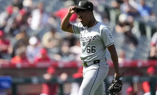 Chicago White Sox relief pitcher Prelander Berroa leaves the mound during the sixth inning of a baseball game against the Los Angeles Angels in Anaheim, Calif., Wednesday, Sept. 18, 2024. (AP Photo/Ashley Landis)