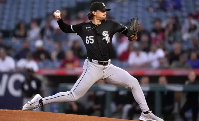 Chicago White Sox starting pitcher Davis Martin throws to the plate during the first inning of a baseball game against the Los Angeles Angels, Tuesday, Sept. 17, 2024, in Anaheim, Calif. (AP Photo/Mark J. Terrill)