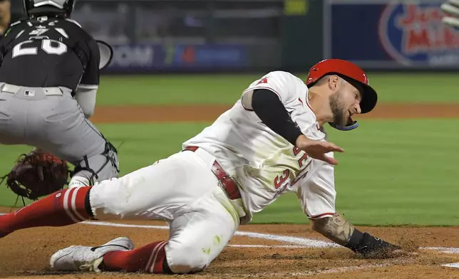 Los Angeles Angels' Charles Leblanc, right, scores on a single by Taylor Ward as Chicago White Sox catcher Korey Lee waits for the ball during the third inning of a baseball game, Tuesday, Sept. 17, 2024, in Anaheim, Calif. (AP Photo/Mark J. Terrill)