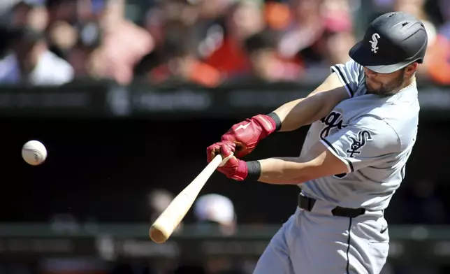 Chicago White Sox's Andrew Benintendi hits a sacrifice fly to score a run during the first inning of a baseball game against the Baltimore Orioles, Monday, Sept. 2, 2024, in Baltimore. (AP Photo/Daniel Kucin Jr.)