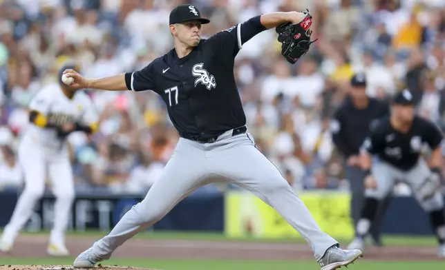 Chicago White Sox starting pitcher Chris Flexen throws during the first inning of a baseball game against the San Diego Padres, Saturday, Sept. 21, 2024, in San Diego. (AP Photo/Ryan Sun)