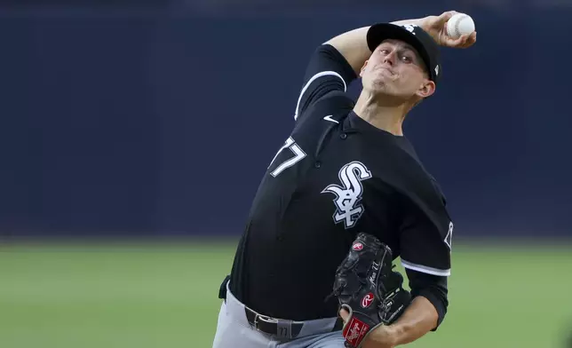 Chicago White Sox starting pitcher Chris Flexen throws during the first inning of a baseball game against the San Diego Padres, Saturday, Sept. 21, 2024, in San Diego. (AP Photo/Ryan Sun)