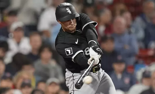 Chicago White Sox's Jacob Amaya hits an RBI single during the second inning of a baseball game against the Boston Red Sox, Friday, Sept. 6, 2024, in Boston. (AP Photo/Michael Dwyer)