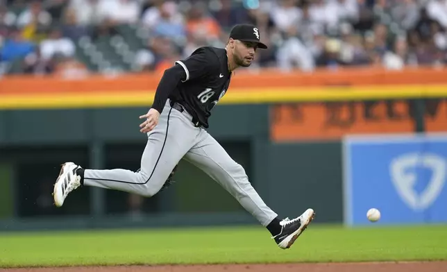 Chicago White Sox shortstop Jacob Amaya can't reach a Detroit Tigers' Wenceel Pérez single in the eighth inning of a baseball game, Sunday, Sept. 29, 2024, in Detroit. (AP Photo/Paul Sancya)