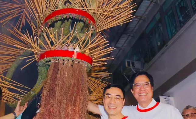 HKSAR Government Deputy Financial Secretary Michael Wong (right) and Club Chairman Michael Lee (left) lift the head of the 67-metre fire dragon at the opening ceremony of the Tai Hang Fire Dragon Dance.