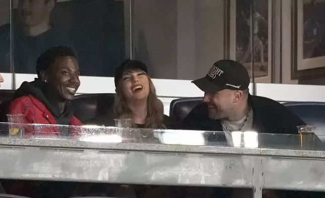 Travis Kelce, right, and Taylor Swift attend Game 1 of the baseball AL Championship Series between the Cleveland Guardians and New York Yankees Monday, Oct. 14, 2024, in New York. (AP Photo/Seth Wenig)