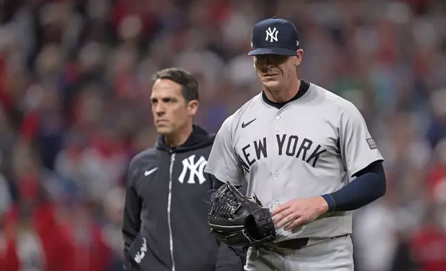 New York Yankees relief pitcher Ian Hamilton leaves during the sixth inning in Game 3 of the baseball AL Championship Series against the Cleveland Guardians Thursday, Oct. 17, 2024, in Cleveland.(AP Photo/Godofredo Vásquez )