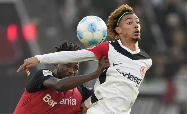 Frankfurt's Hugo Ekitike, right, is challenged by Leverkusen's Edmond Tapsoba during the German Bundesliga soccer match between Bayer Leverkusen and Eintracht Frankfurt at the BayArena in Leverkusen, Germany, Saturday, Oct. 19, 2024. (AP Photo/Martin Meissner)