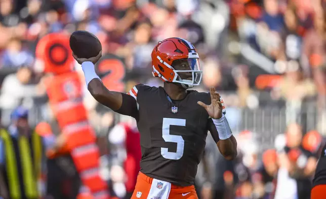 Cleveland Browns quarterback Jameis Winston (5) passes in the second half of an NFL football game against the Cincinnati Bengals, Sunday, Oct. 20, 2024, in Cleveland. (AP Photo/David Richard)