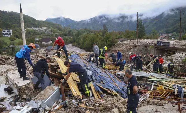 Rescuers search for missing people after floods and landslides in the village of Donja Jablanica, Bosnia, Saturday, Oct. 5, 2024. (AP Photo/Armin Durgut)