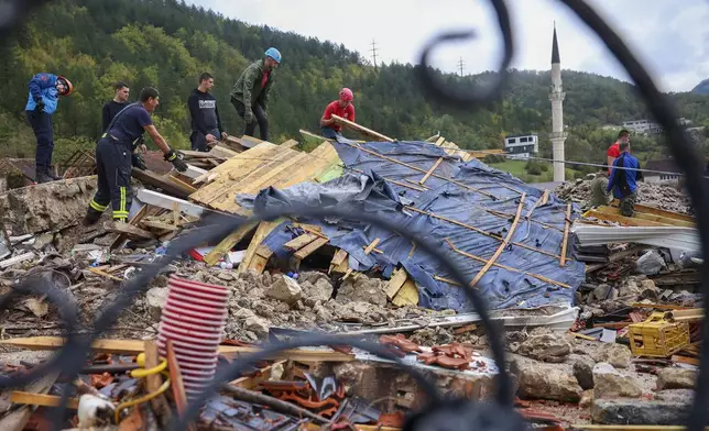 Rescuers search for missing people after floods and landslides in the village of Donja Jablanica, Bosnia, Saturday, Oct. 5, 2024. (AP Photo/Armin Durgut)