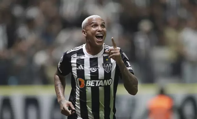 Deyverson of Brazil's Atletico Mineiro celebrates after scoring his side's opening goal against Argentina's River Plate during a Copa Libertadores semifinal first leg soccer match at MRV arena in Belo Horizonte, Brazil, Tuesday, Oct. 22, 2024. (AP Photo/Thomas Santos)