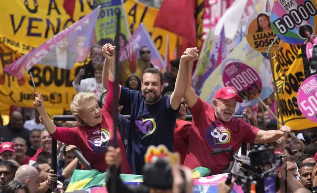 Mayoral candidate Guilherme Boulos of the Socialism and Liberty Party, center, campaigns with Brazilian President Luiz Inacio Lula da Silva, right, and his running mate Marta Suplicy, left, the day before elections in Sao Paulo, Saturday, Oct. 5, 2024. (AP Photo/Andre Penner)