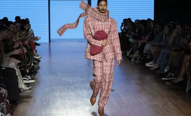 A model wears a creation from the Weider Silveiro collection during Sao Paulo Fashion Week in Sao Paulo, Wednesday, Oct. 16, 2024. (AP Photo/Andre Penner)