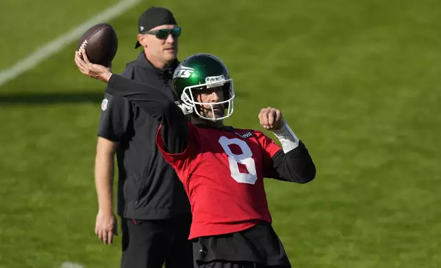 New York Jets quarterback Aaron Rodgers (8) participates in a training session in Ware, England, Friday, Oct. 4, 2024, ahead of the game between New York Jets and Minnesota Vikings at the Tottenham Hotspur stadium on Sunday. (AP Photo/Alastair Grant)