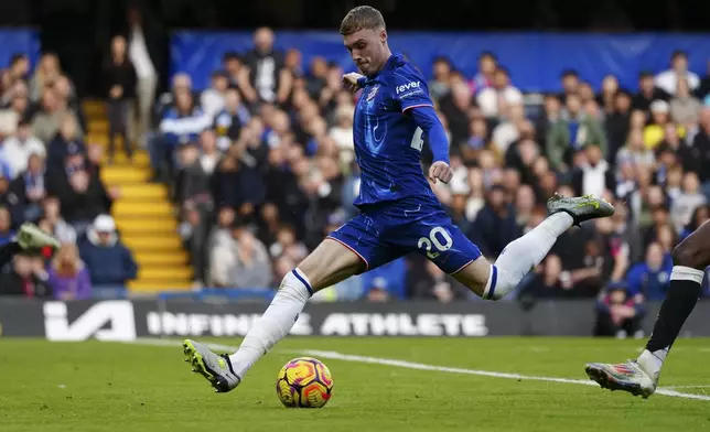 Chelsea's Cole Palmer shoots to score his side's second goal during the English Premier League soccer match between Chelsea and Newcastle at Stamford Bridge in London, Sunday, Oct. 27, 2024. (AP Photo/Dave Shopland)