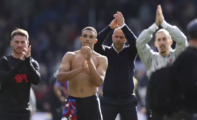 Liverpool's manager Arne Slot, centre right, celebrates with players after the English Premier League soccer match between Crystal Palace and Liverpool at Selhurst Park in London, Saturday, Oct. 5, 2024.(AP Photo/Ian Walton)