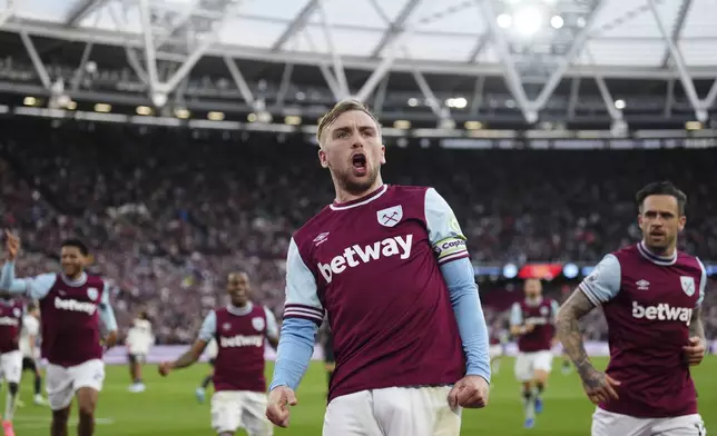 West Ham United's Jarrod Bowen celebrates scoring his side's second goal during the English Premier League soccer match between West Ham United and Manchester United at the London Stadium in London, Sunday, Oct. 27, 2024. (John Walton/PA via AP)