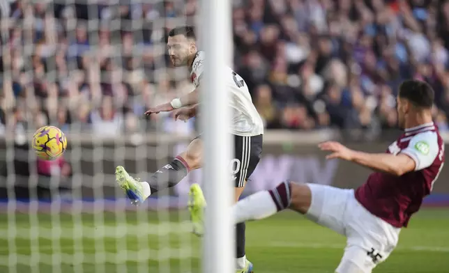 Manchester United's Diogo Dalot, left, misses an opportunity on goal during the English Premier League soccer match between West Ham United and Manchester United at the London Stadium in London, Sunday, Oct. 27, 2024. (John Walton/PA via AP)