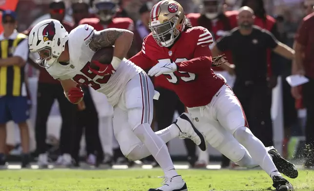 Arizona Cardinals tight end Trey McBride, left, runs against San Francisco 49ers linebacker De'Vondre Campbell Sr. during the second half of an NFL football game in Santa Clara, Calif., Sunday, Oct. 6, 2024. (AP Photo/Jed Jacobsohn)