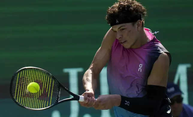 Ben Shelton of the United States plays a backhand return against Jannik Sinner of Italy during the men's singles fourth round match in the Shanghai Masters tennis tournament at Qizhong Forest Sports City Tennis Center in Shanghai, China, Wednesday, Oct. 9, 2024. (AP Photo/Andy Wong)