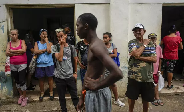 Residents line up to buy bread during a massive blackout after a major power plant failed in Havana, Cuba, Saturday, Oct. 19, 2024. (AP Photo/Ramon Espinosa)