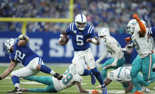 Indianapolis Colts quarterback Anthony Richardson (5) runs for yardage during the second half of an NFL football game against the Miami Dolphins, Sunday, Oct. 20, 2024 in Indianapolis. (AP Photo/AJ Mast)