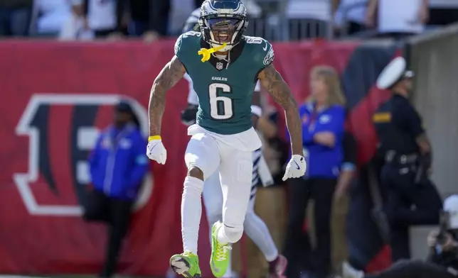 Philadelphia Eagles wide receiver DeVonta Smith reacts after catching a long touchdown pass from quarterback Jalen Hurts during the second half of an NFL football game against the Cincinnati Bengals, Sunday, Oct. 27, 2024 in Cincinnati. (AP Photo/Carolyn Kaster)