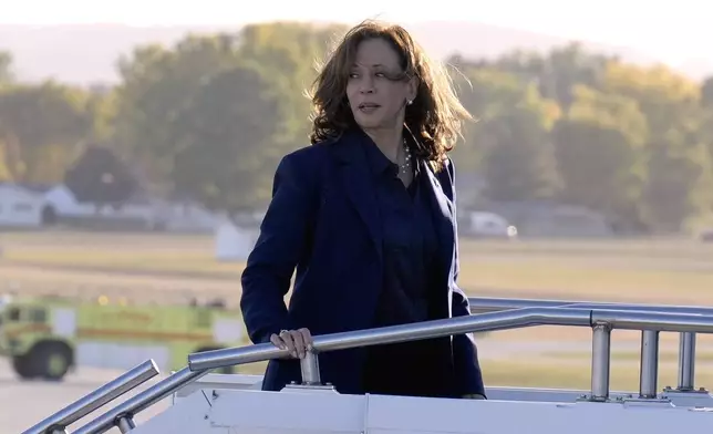 Democratic presidential nominee Vice President Kamala Harris boards Air Force Two upon departing La Crosse Regional Airport in La Crosse, Wis., Thursday, Oct. 17, 2024, en route to Green Bay, Wis. (AP Photo/Jacquelyn Martin, Pool)