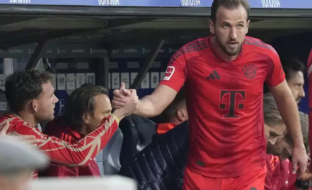 Bayern's Harry Kane is substituted during the German Bundesliga soccer match between VfL Bayern's HarryBochum and Bayern Munich in Bochum, Germany, Sunday, Oct. 27, 2024. (AP Photo/Martin Meissner)