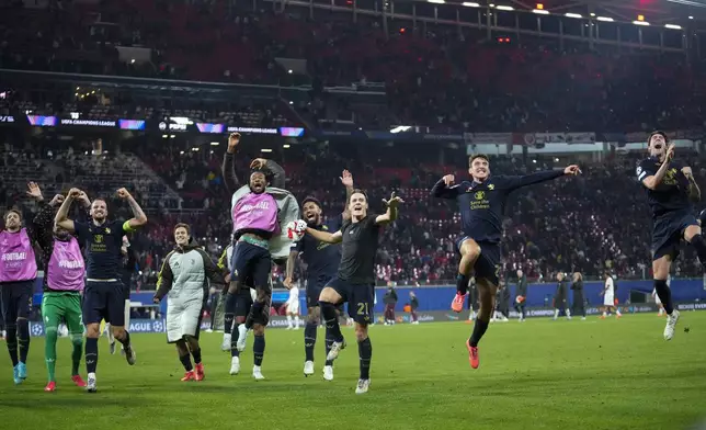 Juventus players celebrate after the UEFA Champions League opening phase soccer match between Leipzig and Juventus in Leipzig, Germany, Wednesday, Oct. 2, 2024.(AP Photo/Ebrahim Noroozi)