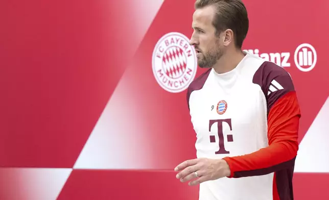 Bayern Munich's Harry Kane attends a training session ahead of Wednesday's Champions League opening phase soccer match against Aston Villa, in Munich, Germany, Tuesday, Oct. 1, 2024. (Sven Hoppe/dpa via AP)