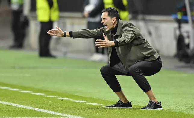 Frankfurt coach Dino Toppmöller gesticulates during the Europa League soccer match between Eintracht Frankfurt and FK Rigas Futbola Skola, in Frankfurt, Thursday, Oct. 24, 2024. (Uwe Anspach/dpa via AP)