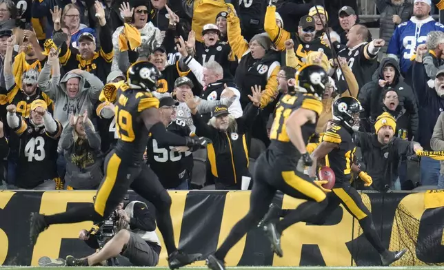 Pittsburgh Steelers wide receiver Calvin Austin III, right, returns a punt for a touchdown during the second half of an NFL football game against the New York Giants Monday, Oct. 28, 2024, in Pittsburgh. (AP Photo/Gene J. Puskar)