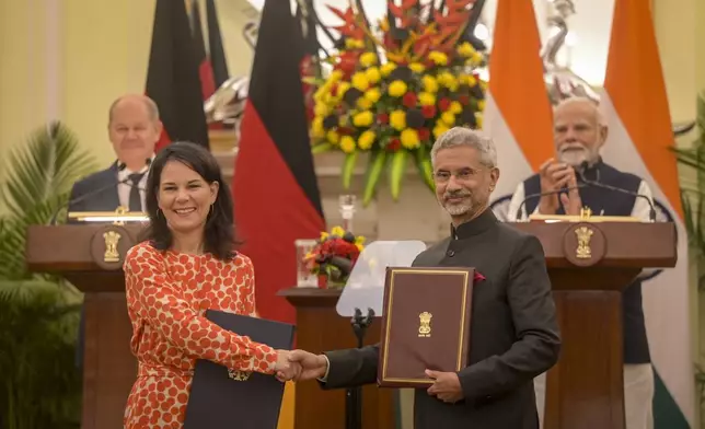 India's Minister of External Affairs S. Jaishankar, second right, shakes hands with German Foreign Minister Annalena Baerbock as Indian Prime Minister Narendra Modi, right, and German Chancellor Olaf Scholz applaud after bilateral talks in New Delhi, India, Friday, Oct. 25, 2024. (AP Photo)