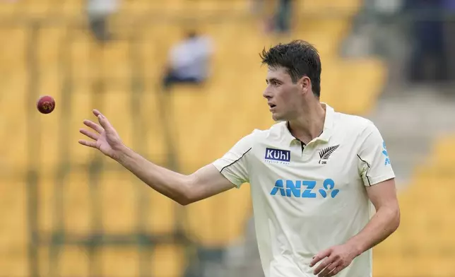 New Zealand's William O'Rourke prepares to bowl a delivery during the day two of the first cricket test match between India and New Zealand at the M.Chinnaswamy Stadium, in Bengaluru, India, Thursday, Oct. 17, 2024. (AP Photo/Aijaz Rahi)