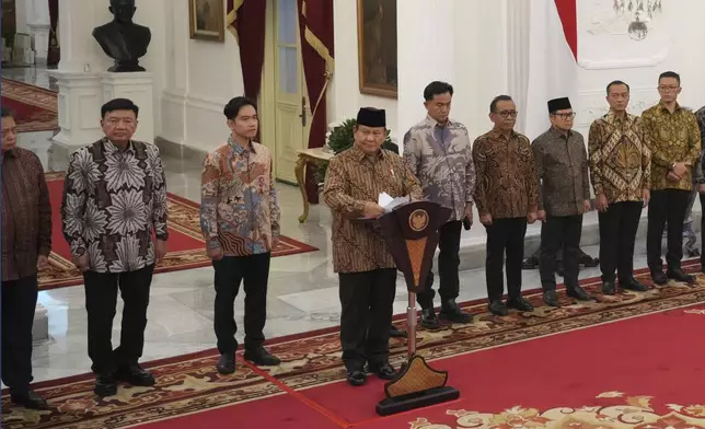 Indonesia's new President Prabowo Subianto, center, announces his cabinet lineup of newly-appointed ministers, at Merdeka Palace, in Jakarta, Indonesia, Sunday, Oct. 20, 2024. (AP Photo/Achmad Ibrahim)